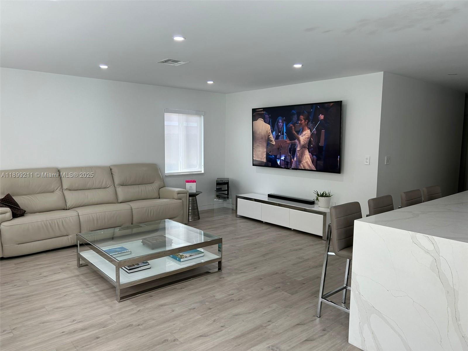 15444 SW 114th St, Miami, FL, 33196/$980,000 4 15444 SW 114th St