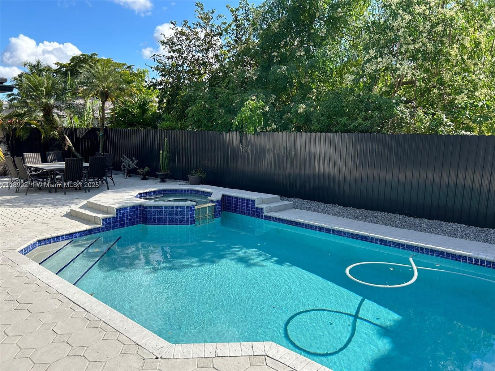 HAMMOCKS SHORES 3RD ADDN - Residential