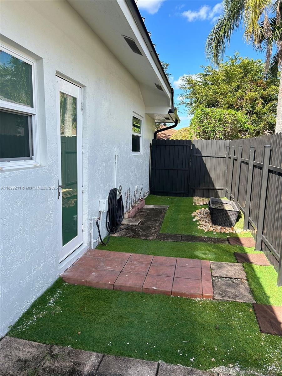 HAMMOCKS SHORES 3RD ADDN - Residential