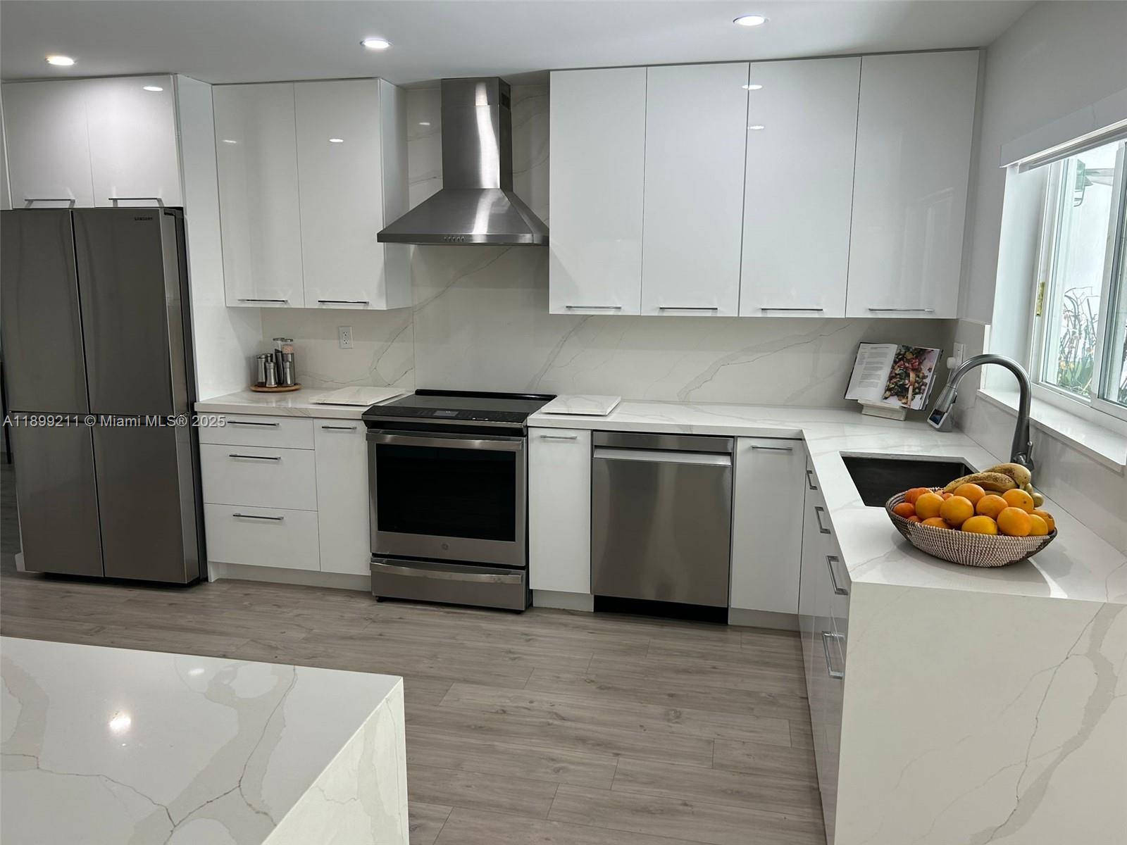 HAMMOCKS SHORES 3RD ADDN - Residential