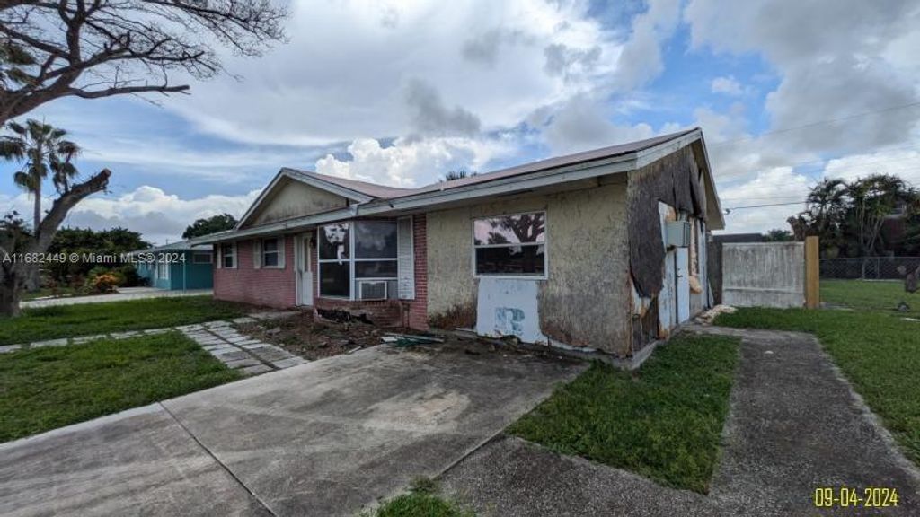 Photo of 4318 Crestdale St, Palm Beach Gardens, FL 33410 (MLS # A11682449)