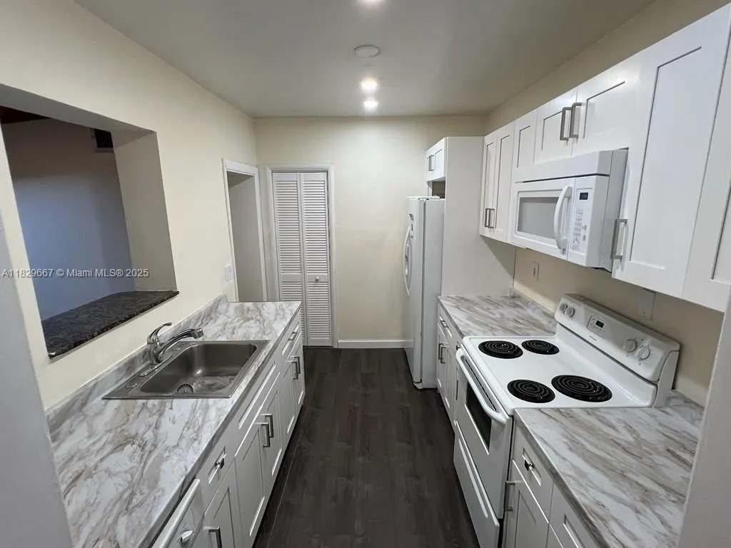 Miami, Florida 33134, United States, 3 Bedrooms Bedrooms, ,2 BathroomsBathrooms,Residential,Active,160965