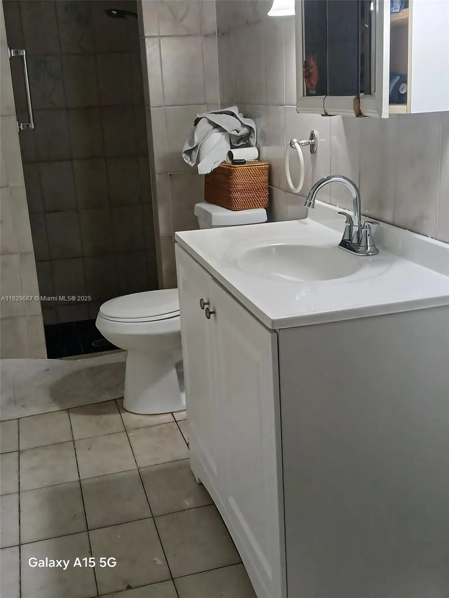 Miami, Florida 33134, United States, 3 Bedrooms Bedrooms, ,2 BathroomsBathrooms,Residential,Active,160965