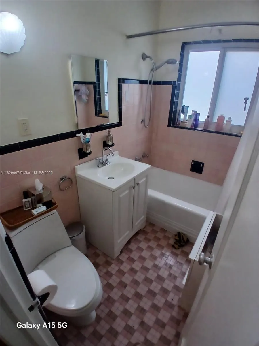 Miami, Florida 33134, United States, 3 Bedrooms Bedrooms, ,2 BathroomsBathrooms,Residential,Active,160965