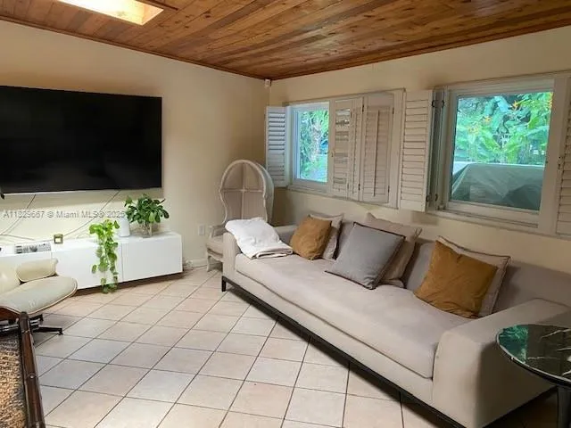 Miami, Florida 33134, United States, 3 Bedrooms Bedrooms, ,2 BathroomsBathrooms,Residential,Active,160965