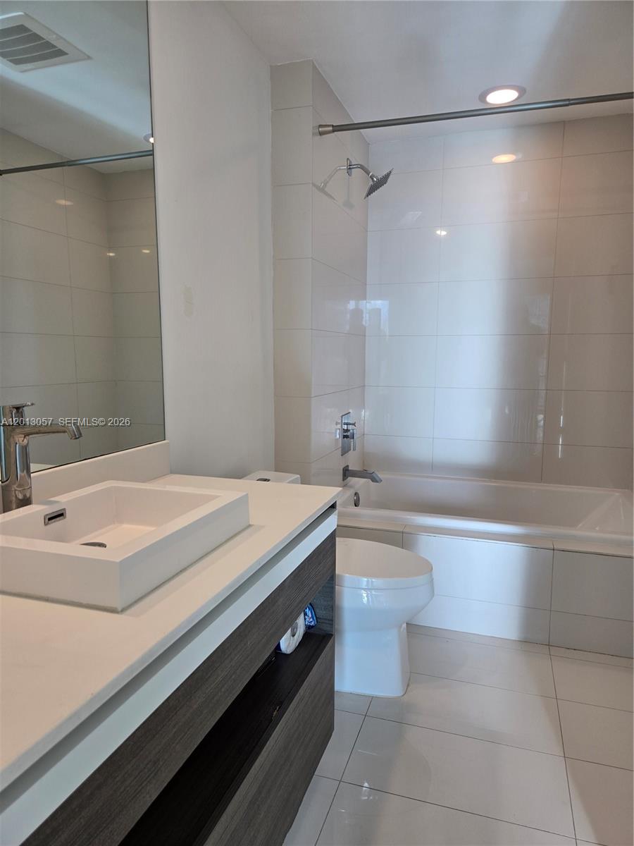 1100 MILLECENTO RESIDENCE - Residential Lease