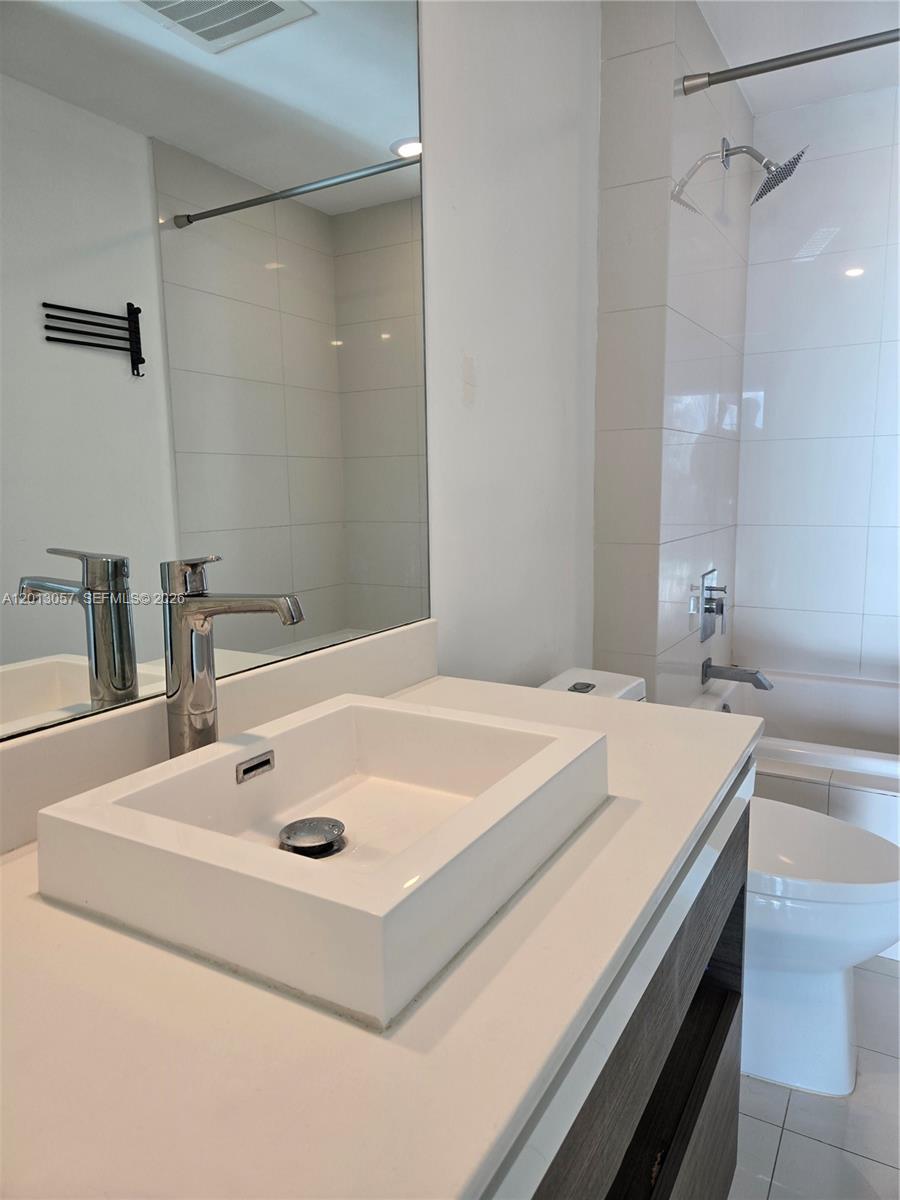1100 MILLECENTO RESIDENCE - Residential Lease