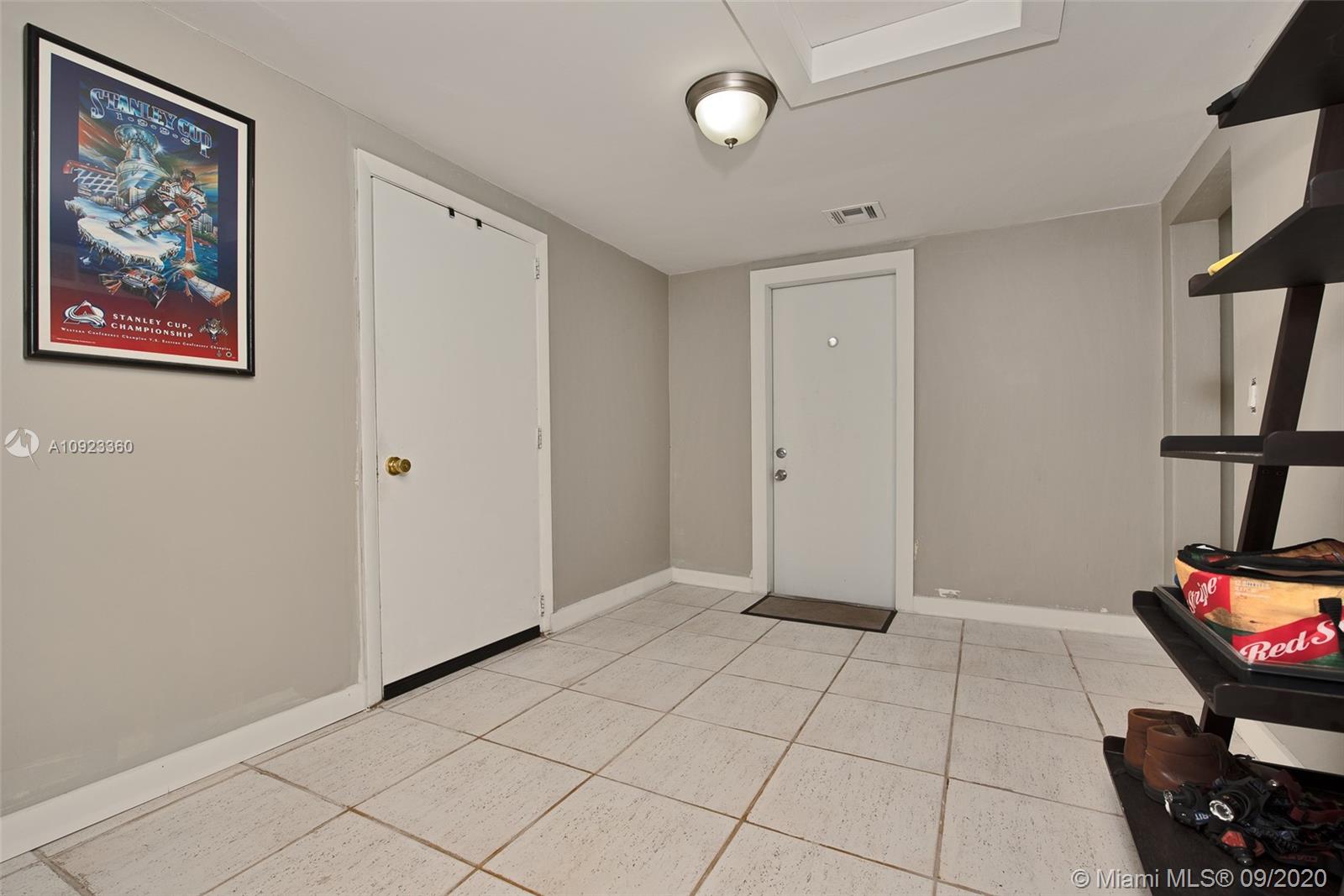 HOLLYWOOD PARK - Residential