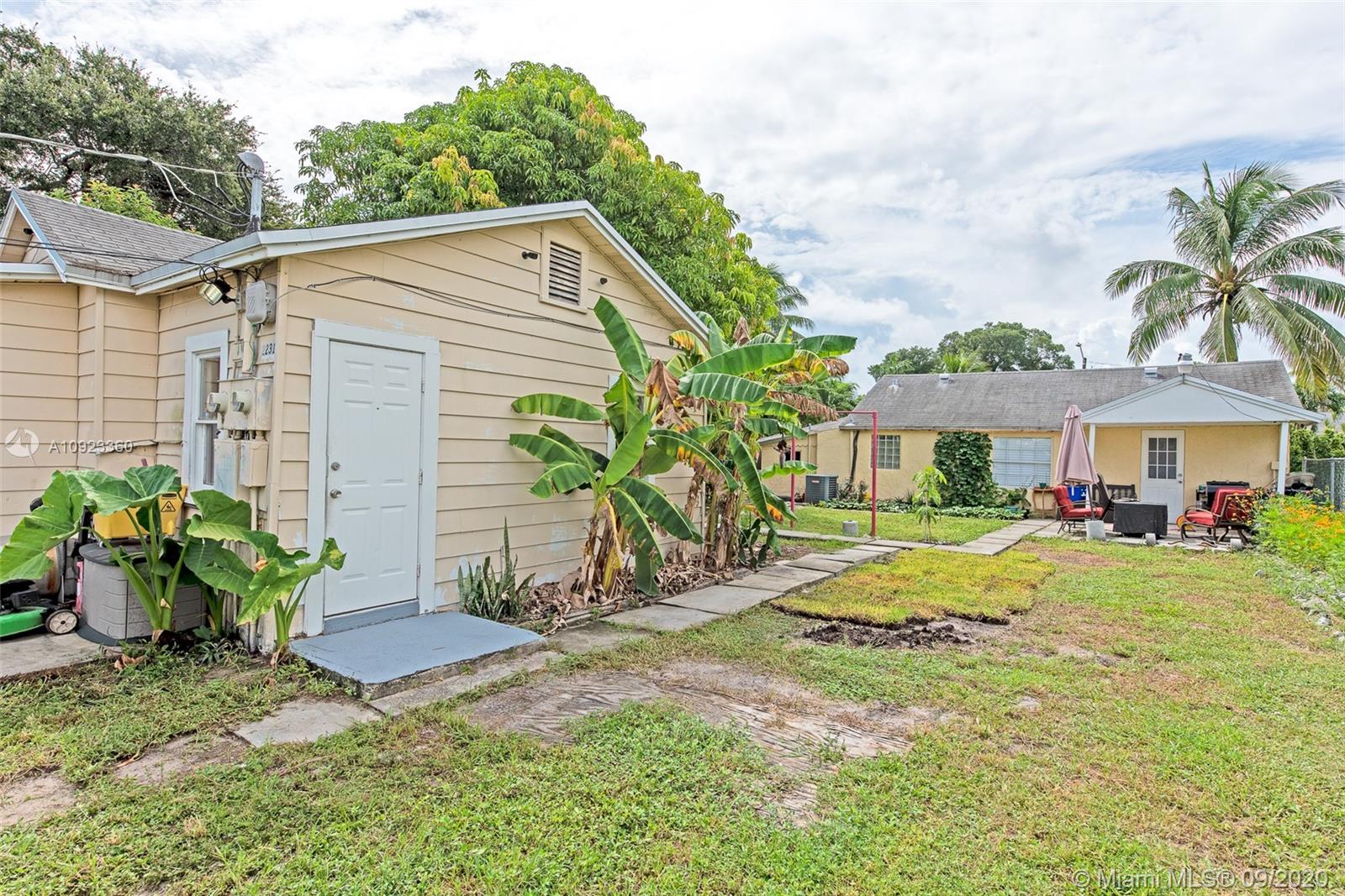 HOLLYWOOD PARK - Residential