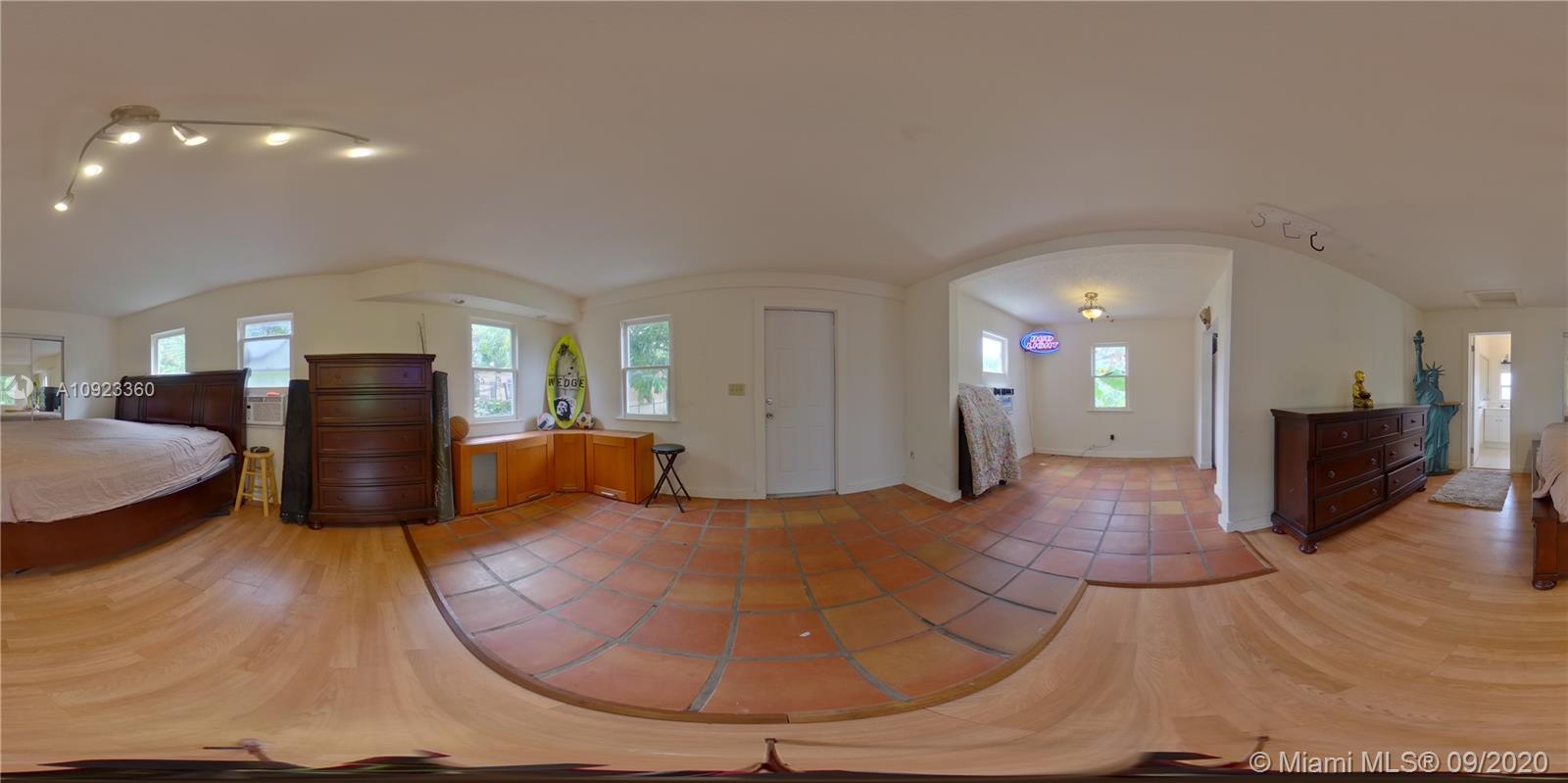 HOLLYWOOD PARK - Residential