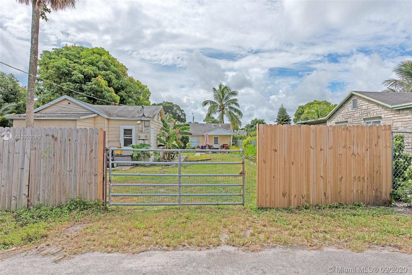 HOLLYWOOD PARK - Residential