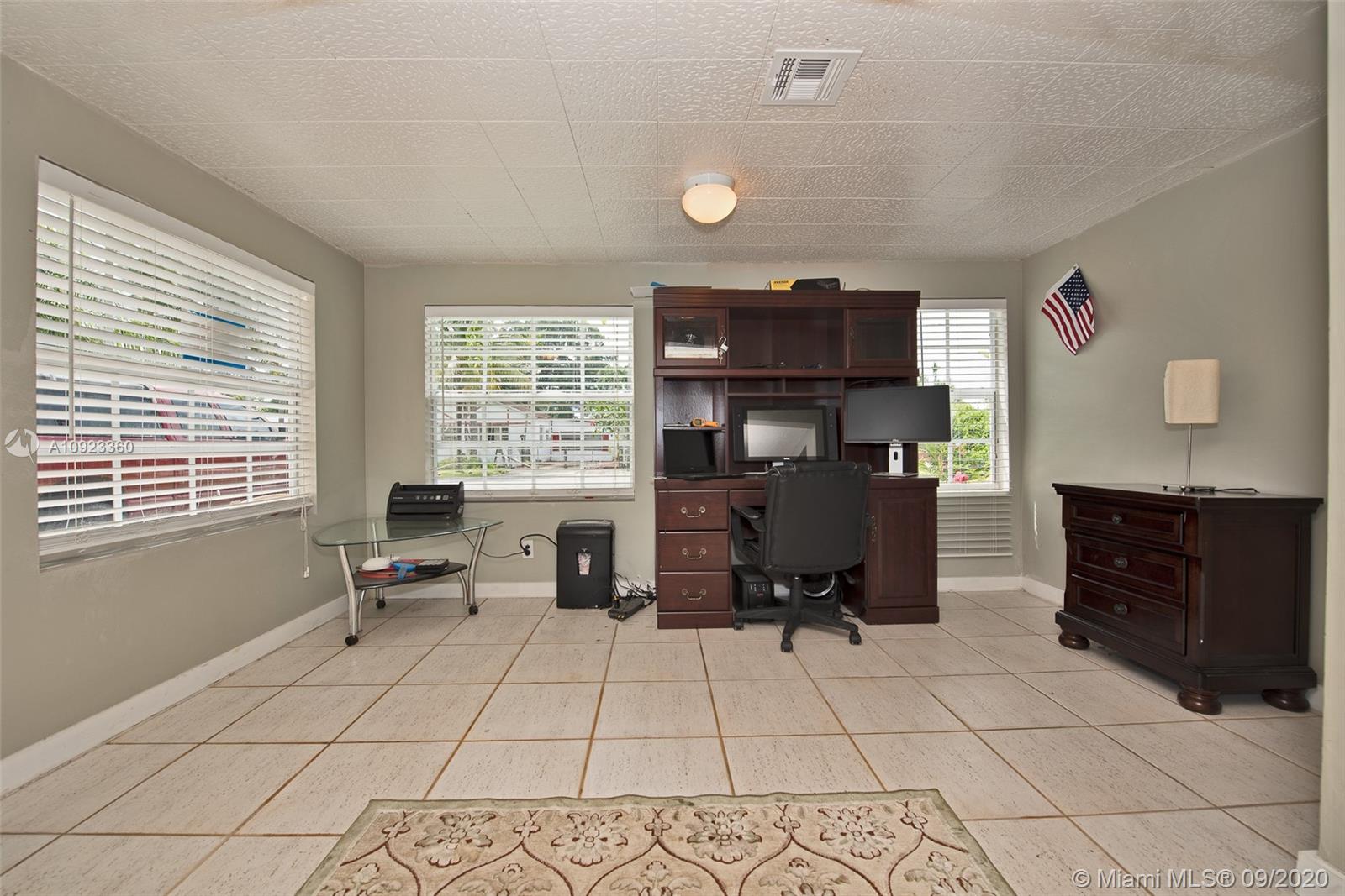 HOLLYWOOD PARK - Residential