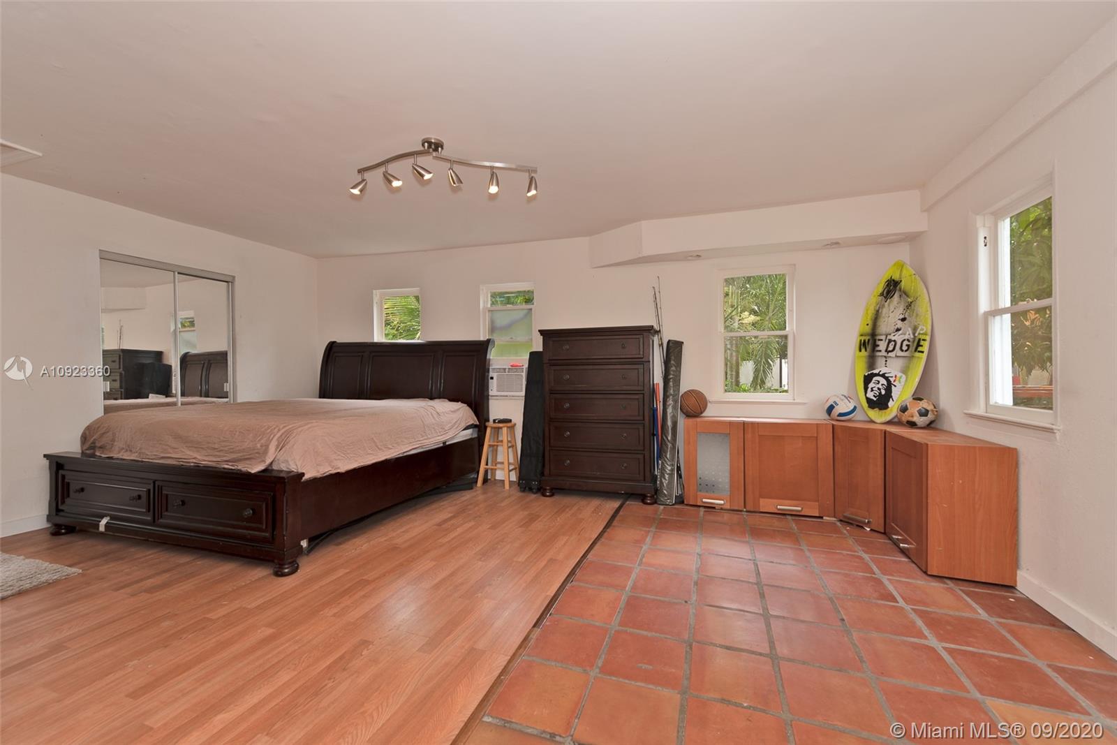 HOLLYWOOD PARK - Residential