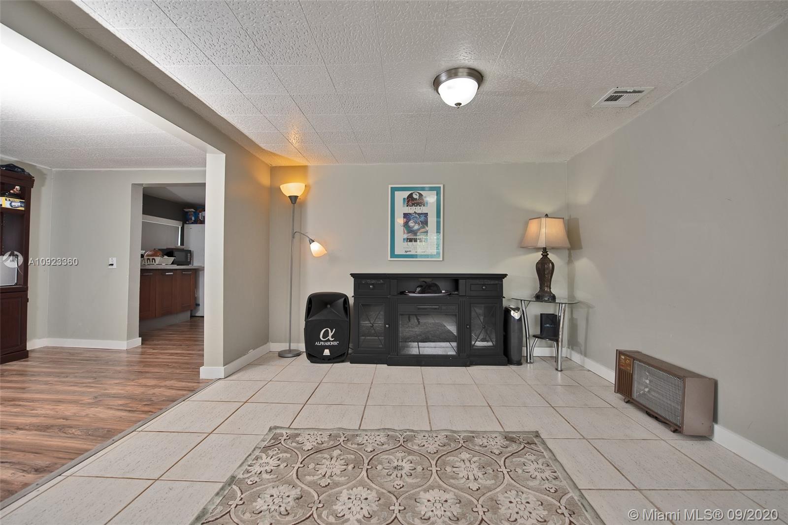 HOLLYWOOD PARK - Residential