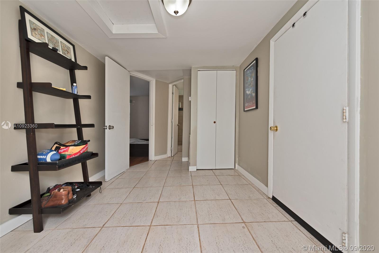 HOLLYWOOD PARK - Residential