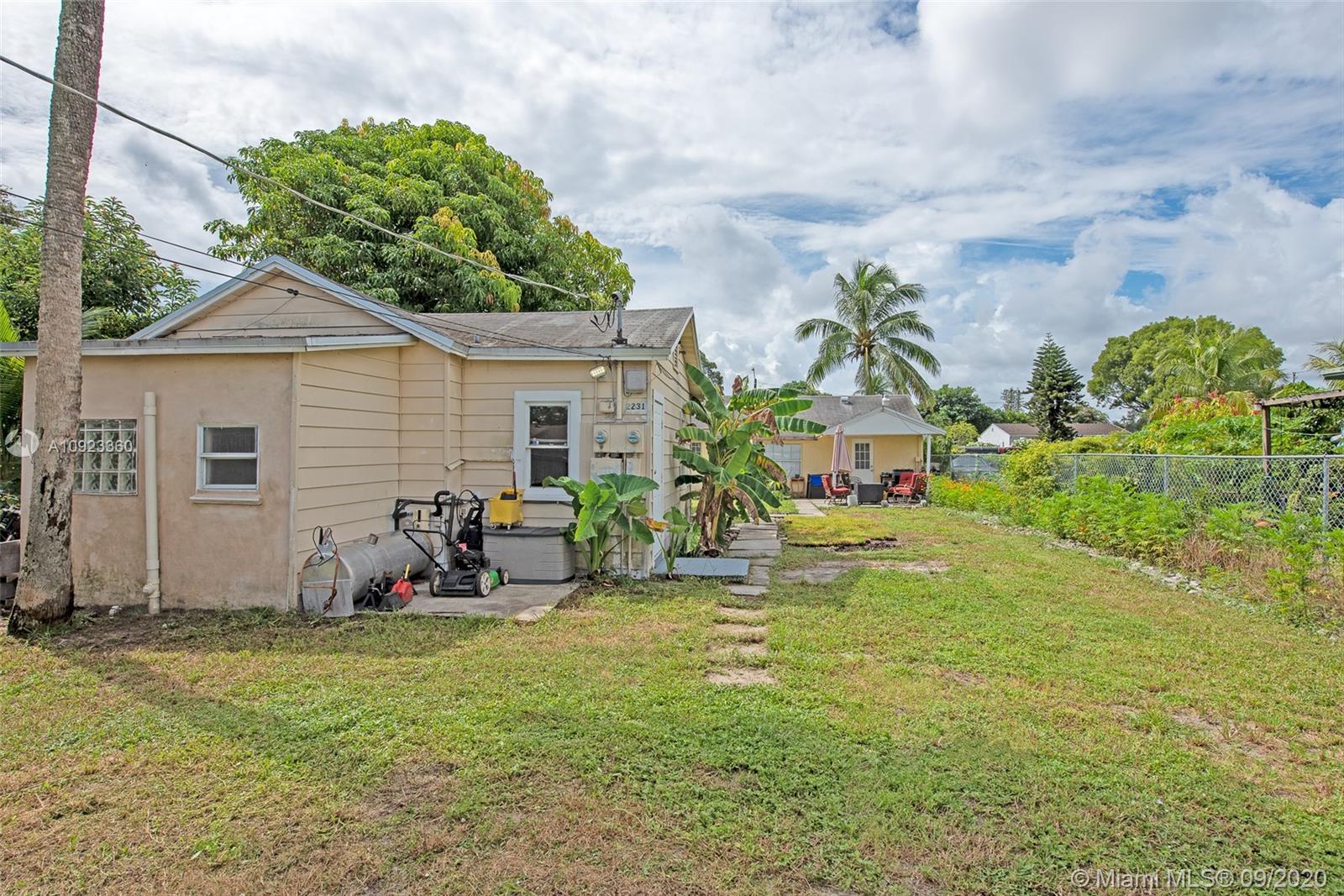 HOLLYWOOD PARK - Residential