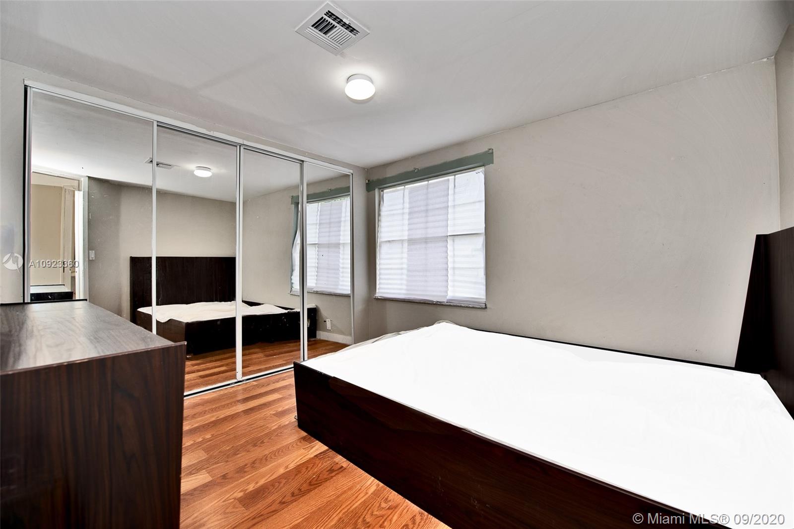 HOLLYWOOD PARK - Residential