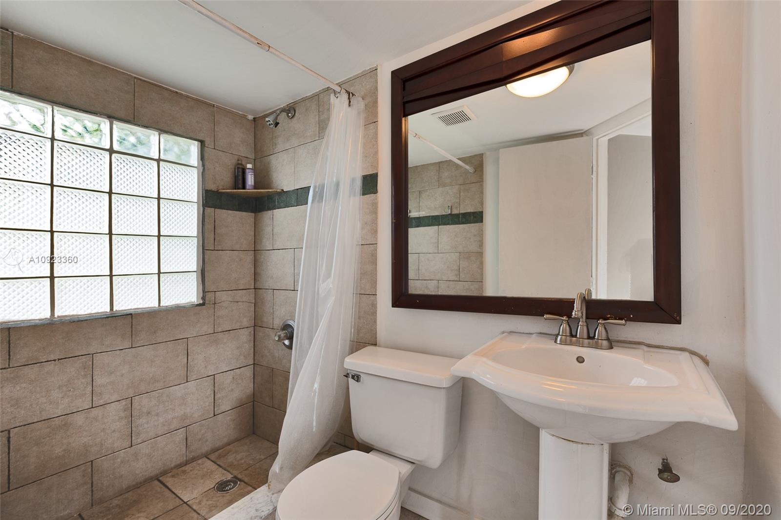 HOLLYWOOD PARK - Residential