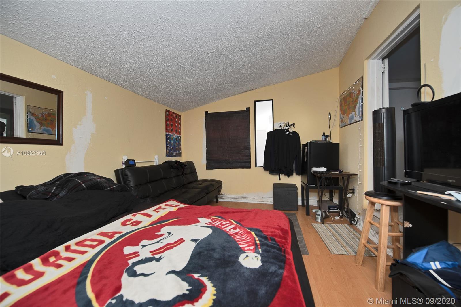 HOLLYWOOD PARK - Residential