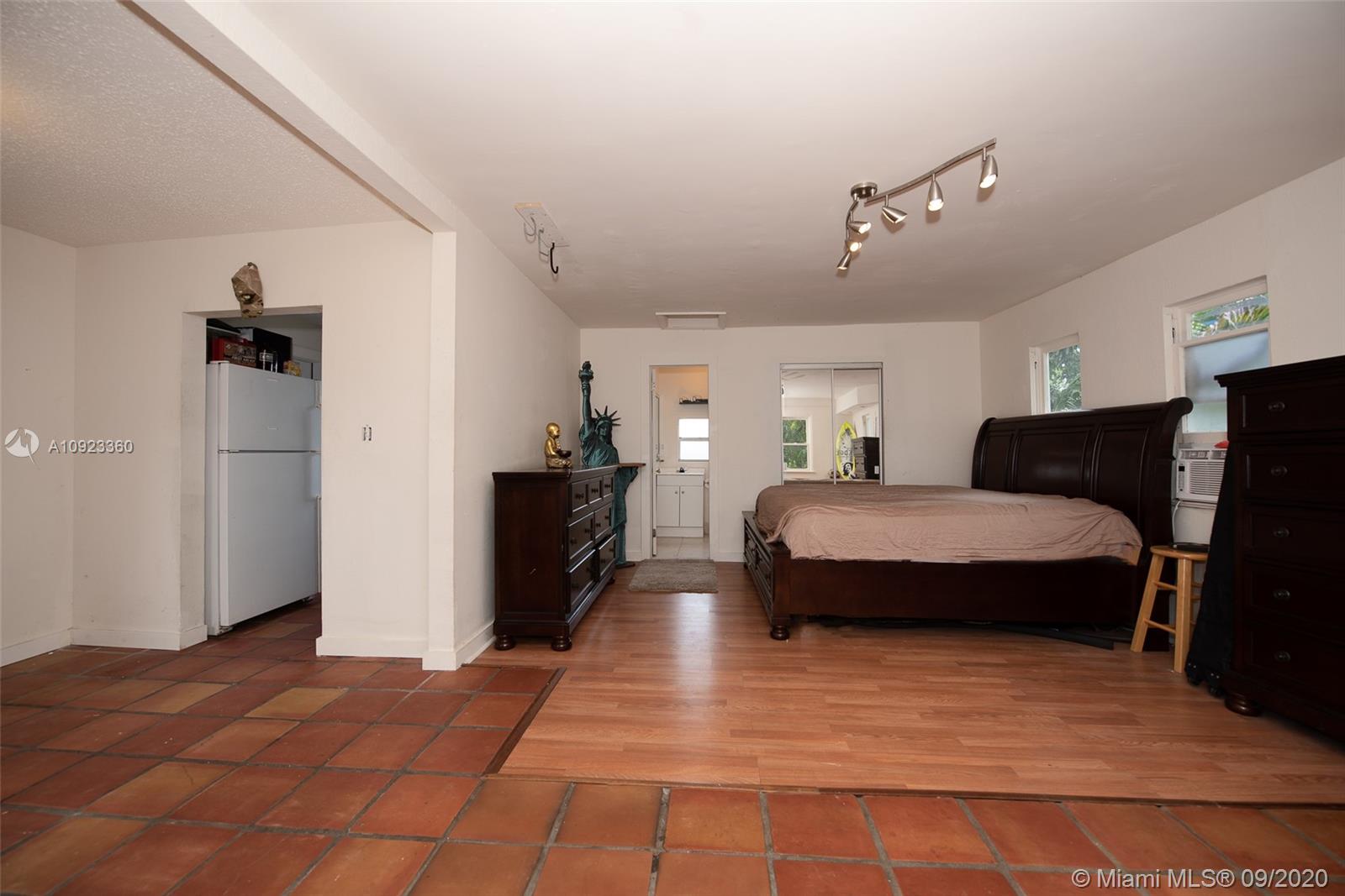 HOLLYWOOD PARK - Residential