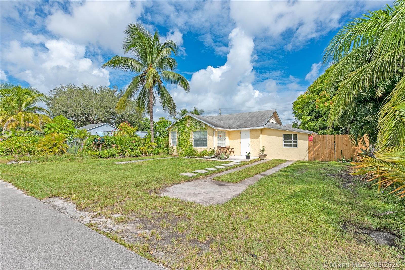 HOLLYWOOD PARK - Residential