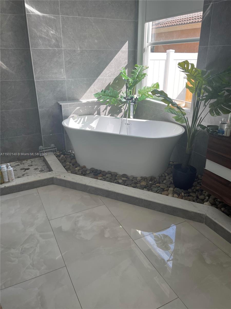 SUNSET LAKES PLAT TWO - Residential