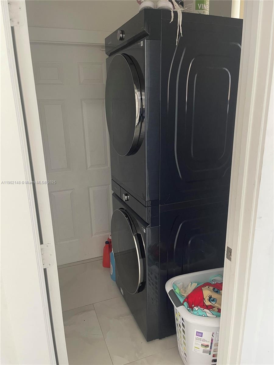 SUNSET LAKES PLAT TWO - Residential