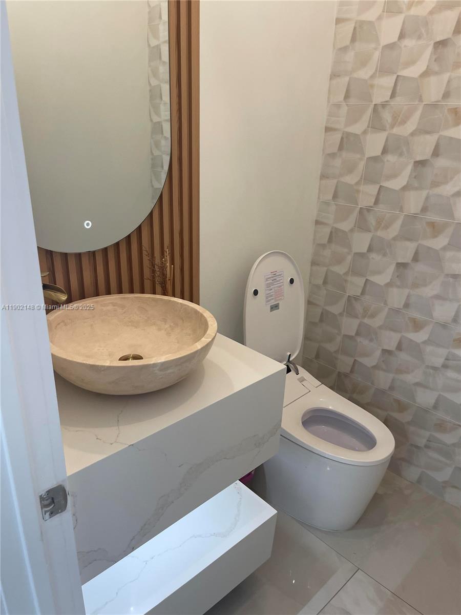 SUNSET LAKES PLAT TWO - Residential