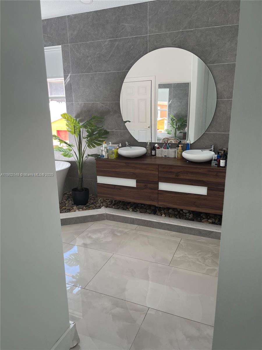 SUNSET LAKES PLAT TWO - Residential