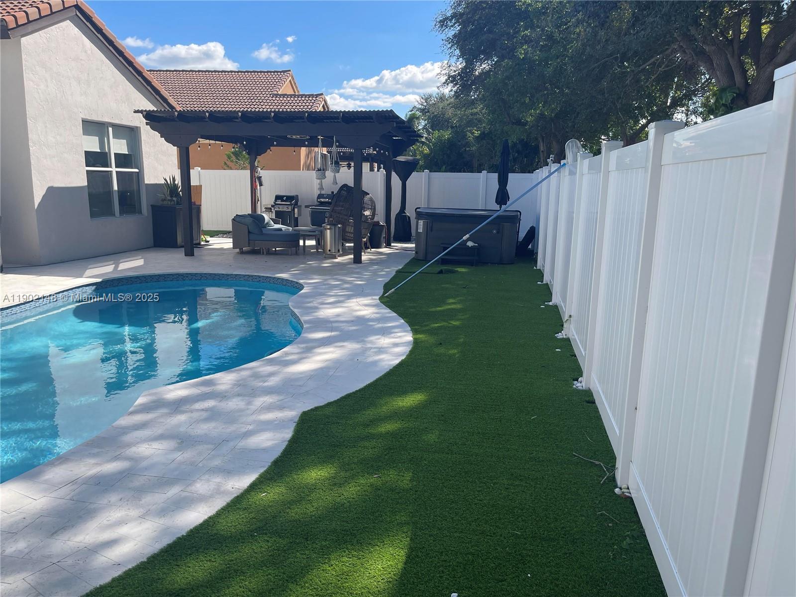 SUNSET LAKES PLAT TWO - Residential