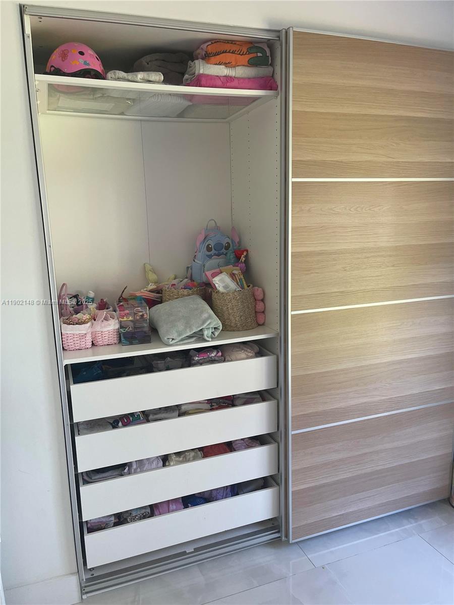 SUNSET LAKES PLAT TWO - Residential