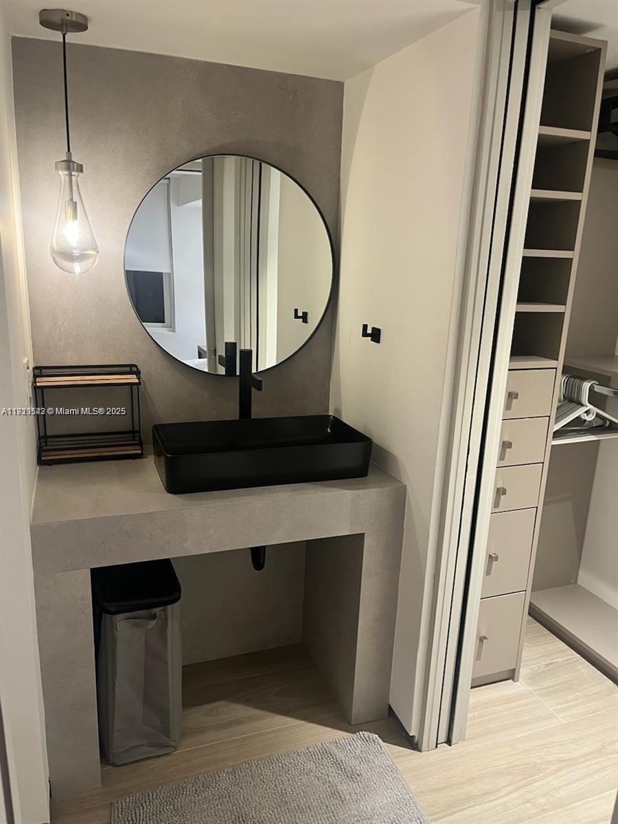 GROVE SQUARE CONDO - Residential Lease