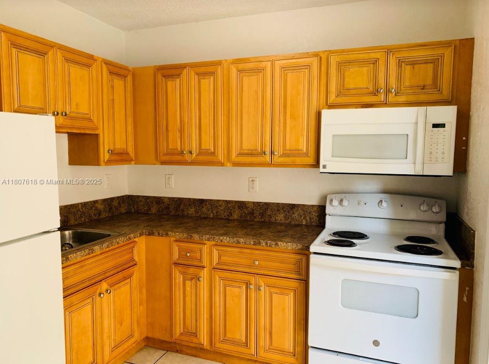 8275 Ne Miami Ct 102, Miami, Broward County, Florida - 2 Bedrooms  
1 Bathrooms - 