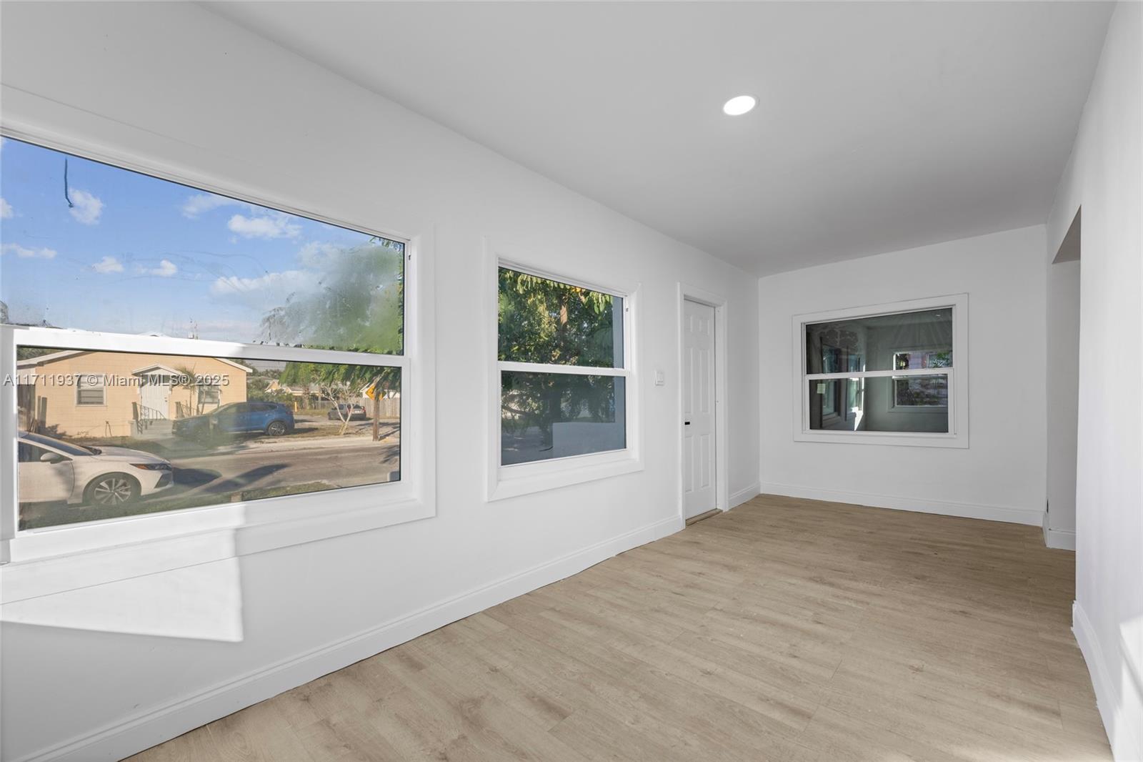 LAKE WORTH TOWN OF - Residential