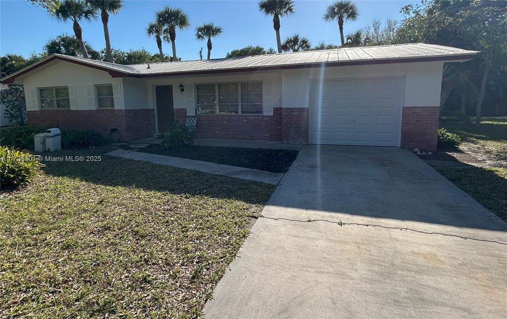 Photo of 2309 Oak Dr #2309, Fort Pierce, FL 34949 (MLS # A11739301)