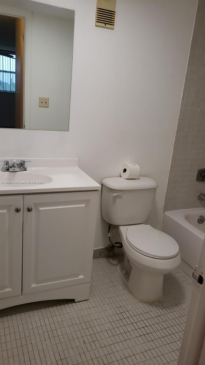 BREAKWATERS OF THE PALM BE - Residential