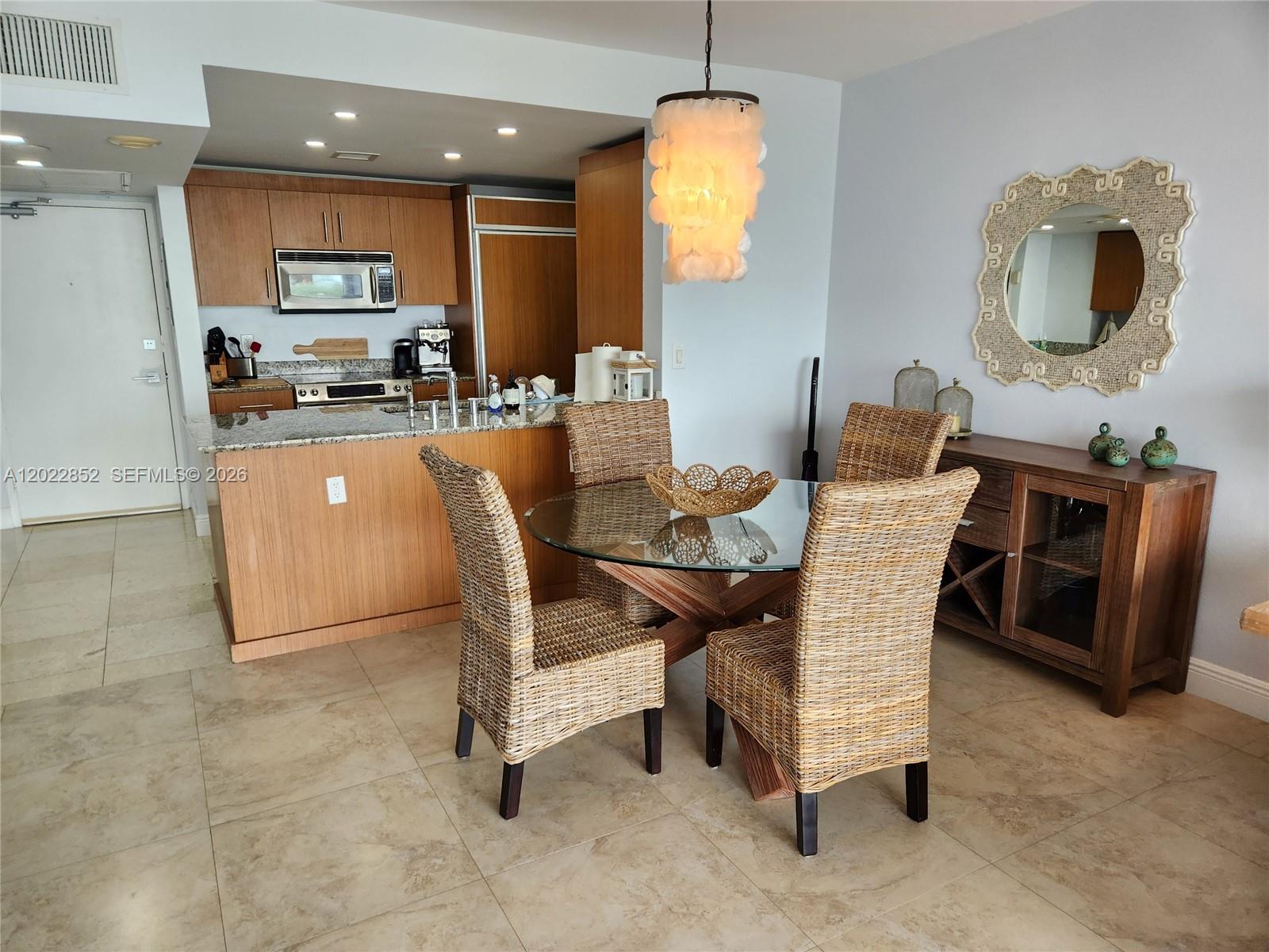 10275 Collins Ave 824