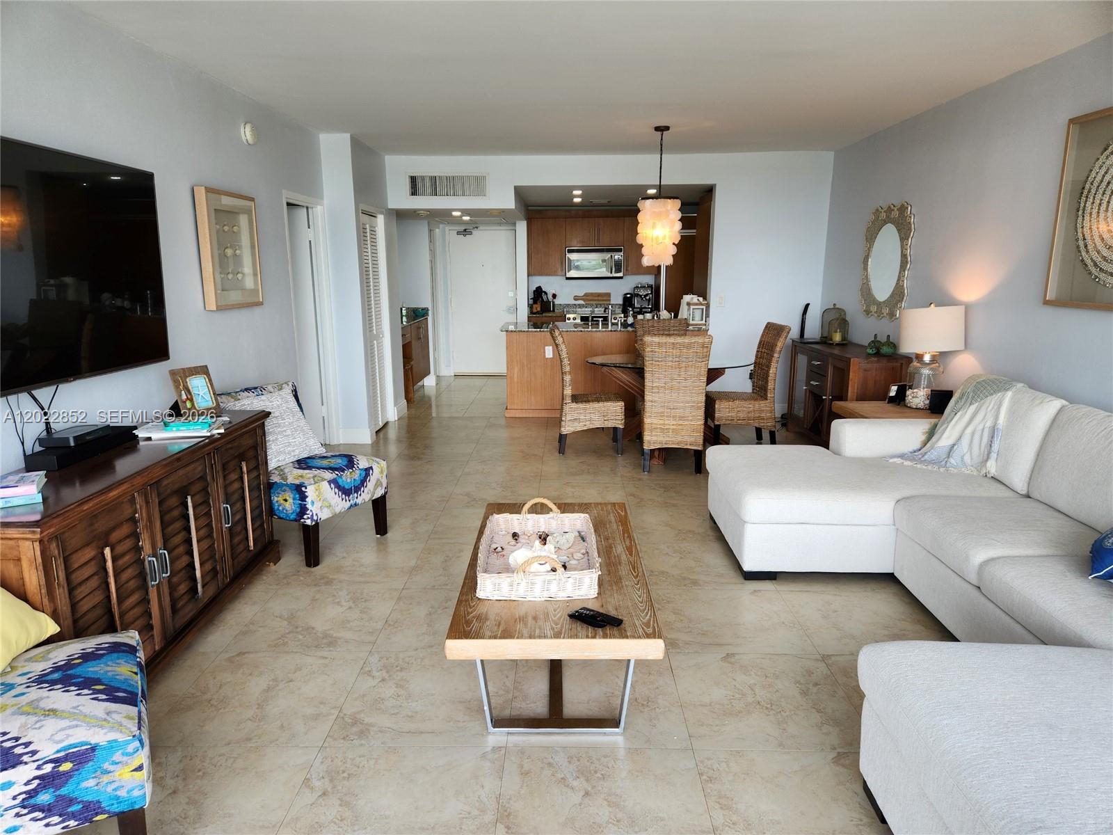 10275 Collins Ave 824