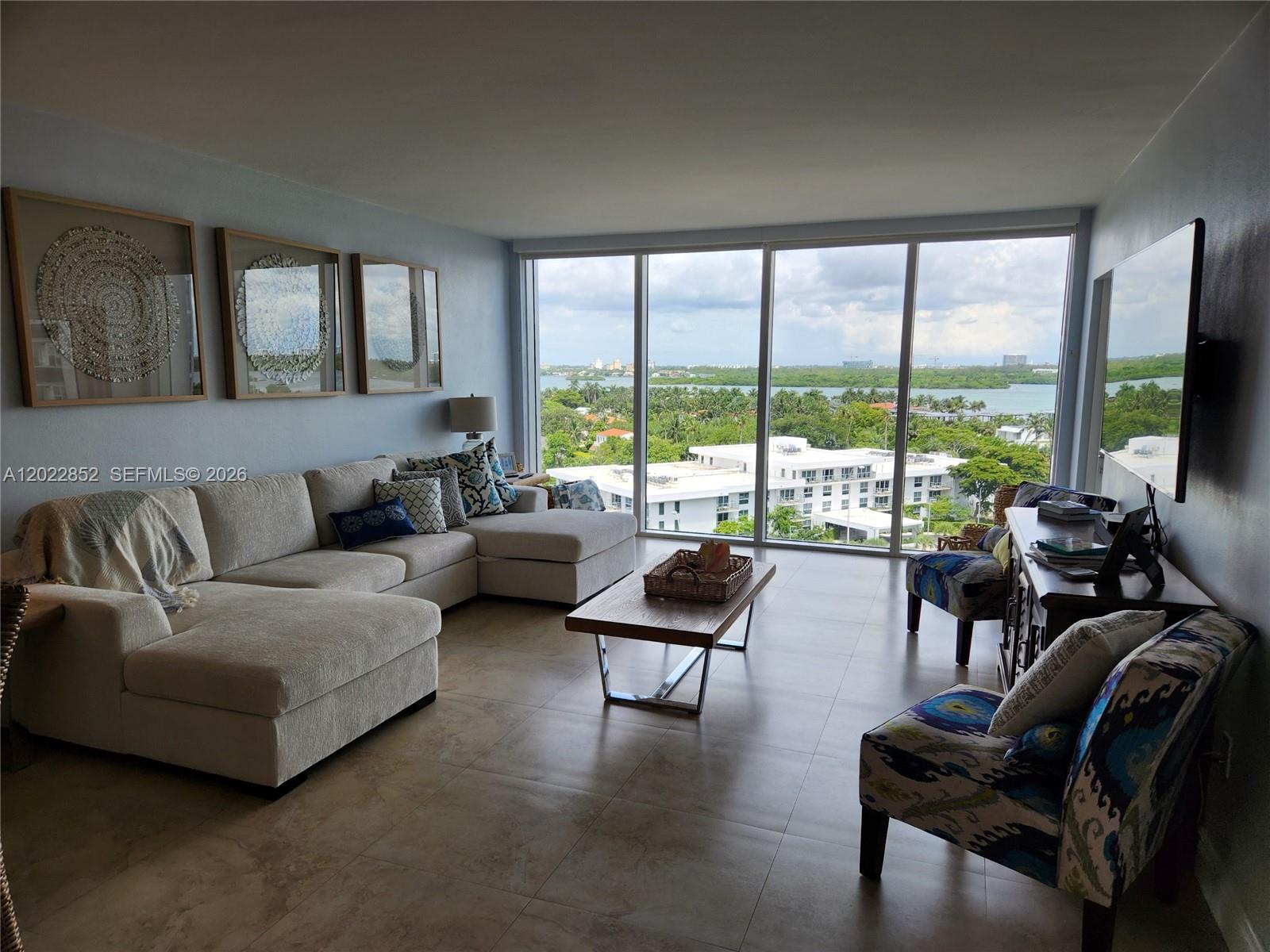 10275 Collins Ave 824