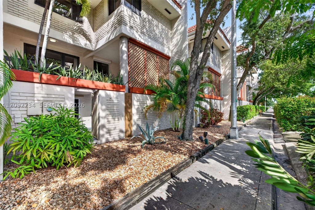 Photo of 1401 NE 9th St #50, Fort Lauderdale, FL 33304 (MLS # A12092234)