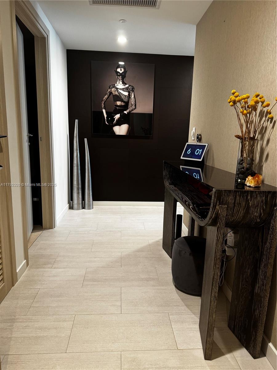 View photos, virtual tours, details... 1000 Brickell Plz 2301