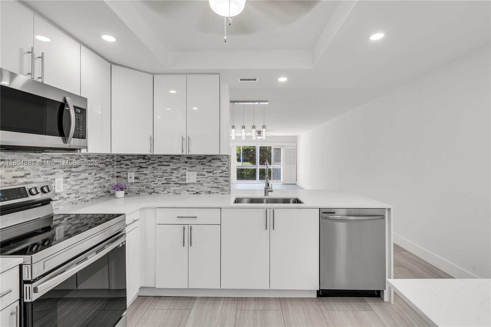 3401 Bimini Ln E1