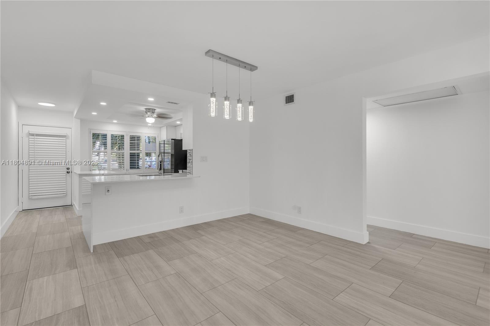 3401 Bimini Ln E1