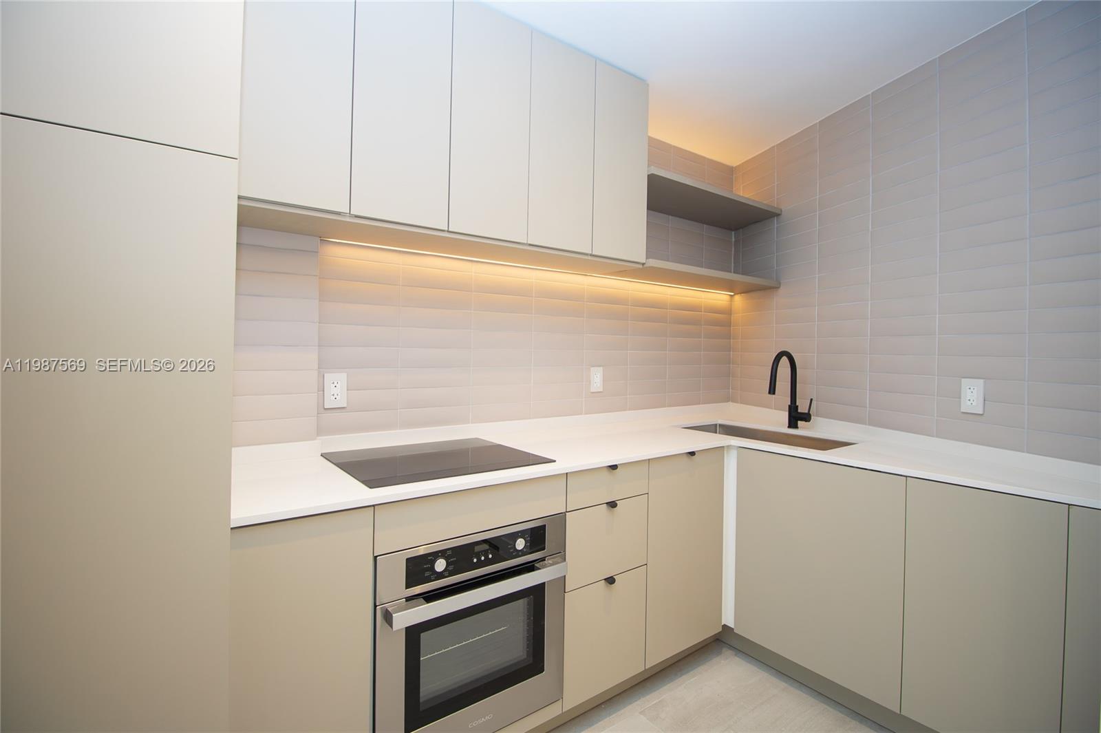 2899 Collins Ave 1422