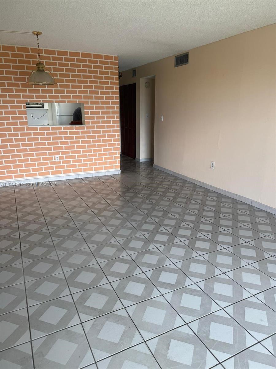 CASTILLIAN CLUB CONDO - Residential