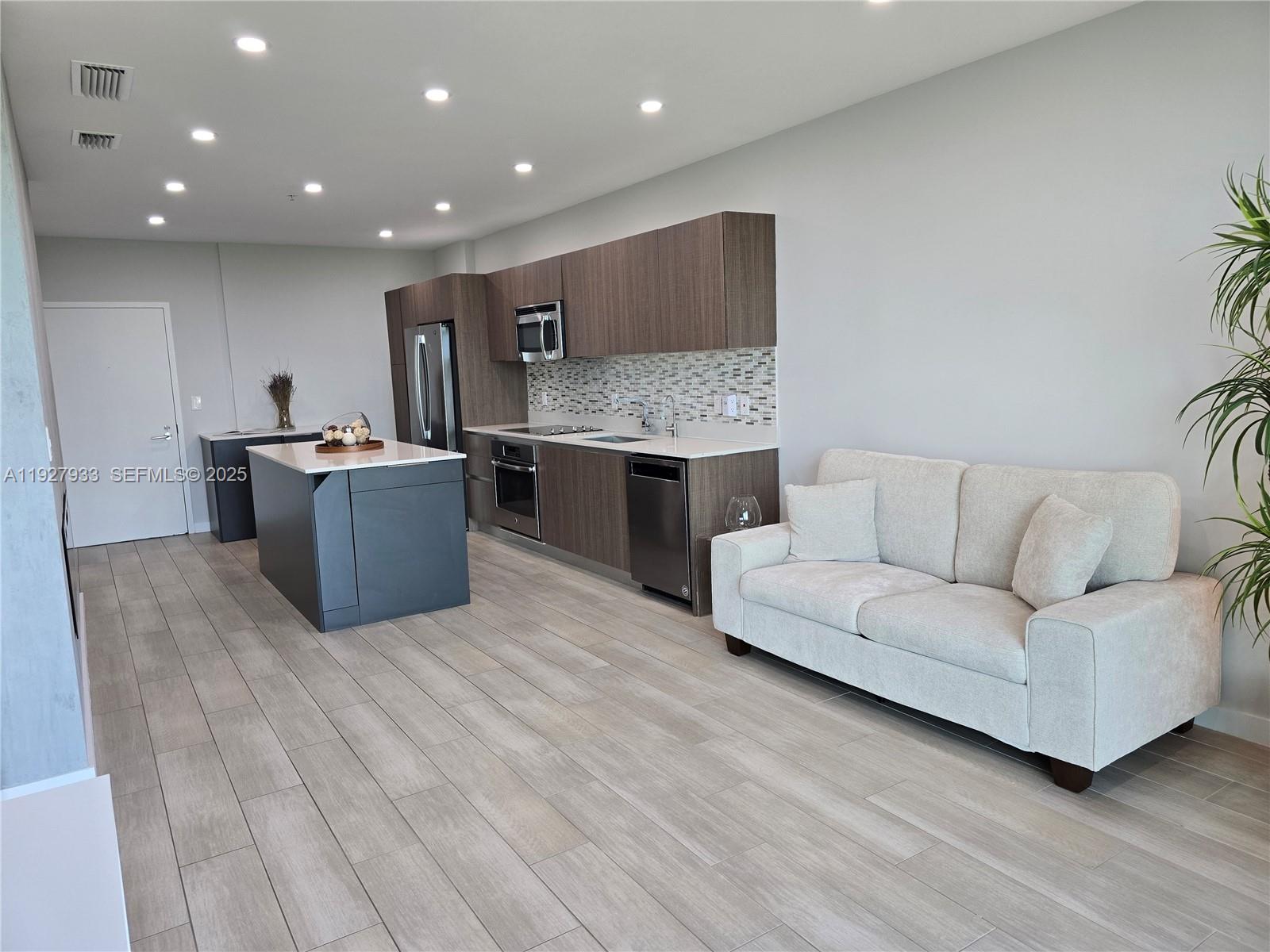 LE PARC AT BRICKELL CONDO - Residential Lease