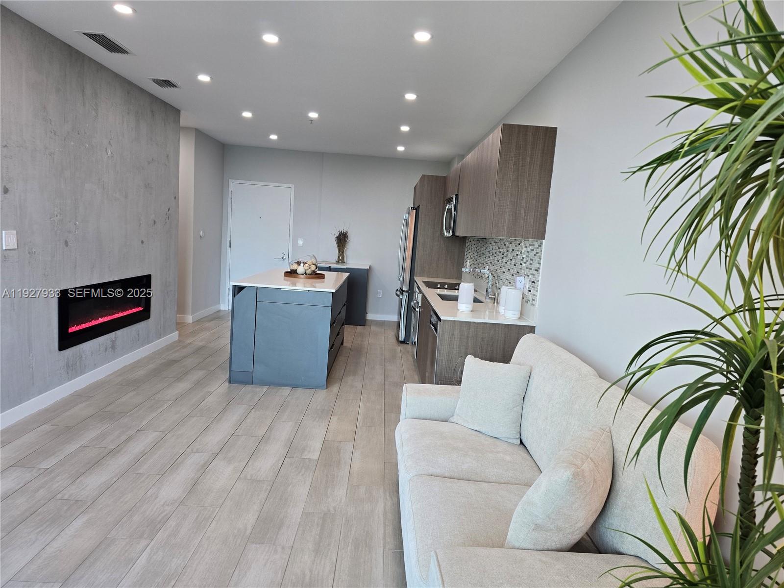 LE PARC AT BRICKELL CONDO - Residential Lease