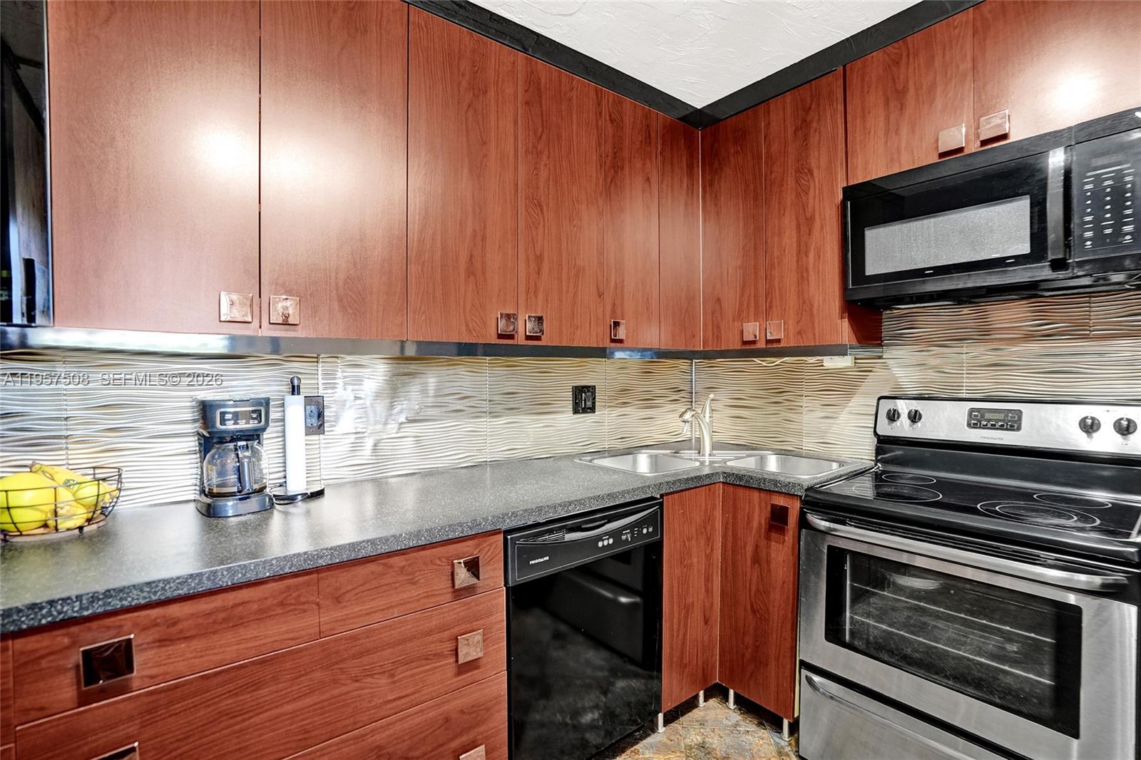 MEADOWBROOK CONDO APTS BL - Residential