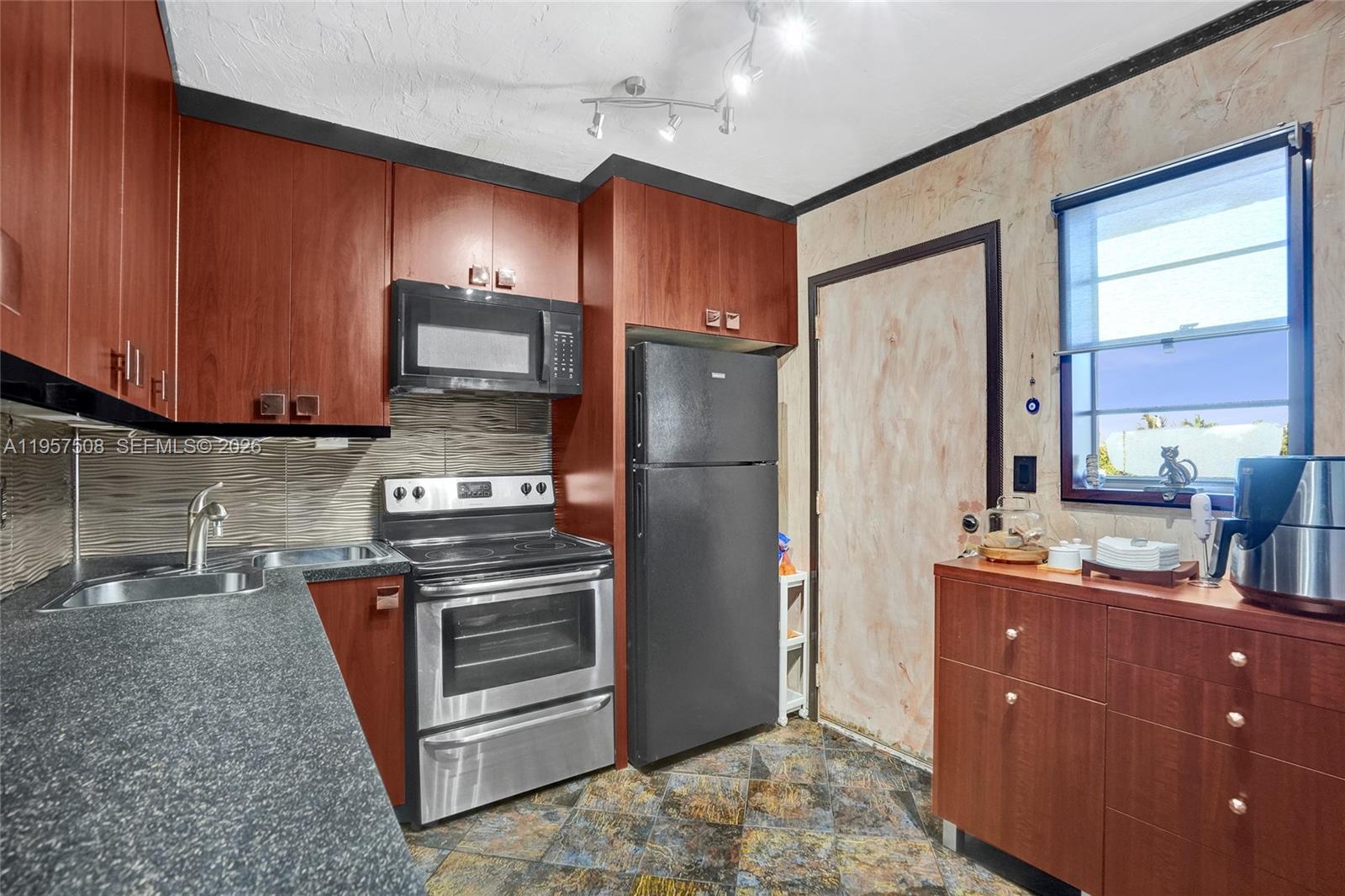 MEADOWBROOK CONDO APTS BL - Residential