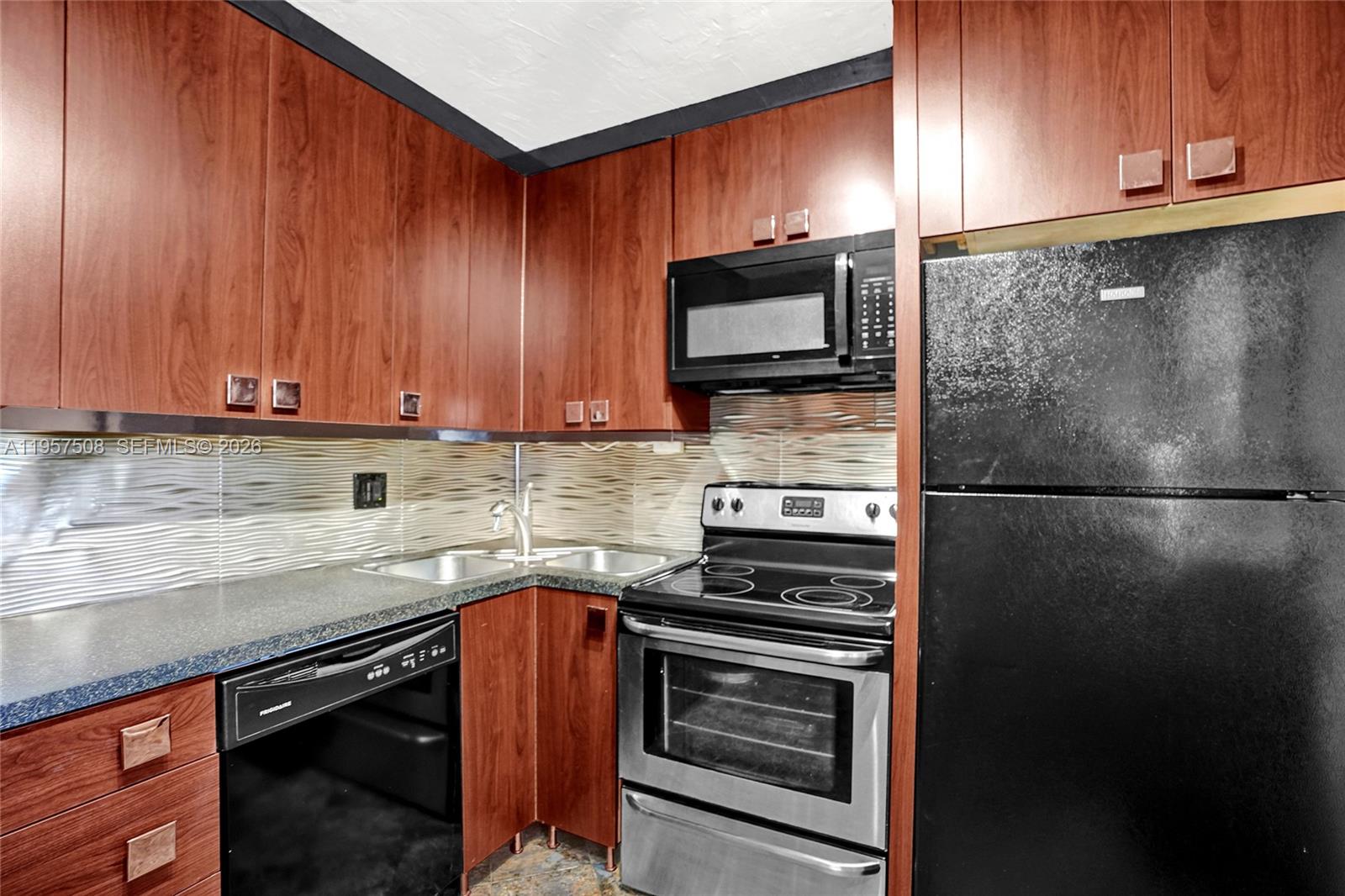 MEADOWBROOK CONDO APTS BL - Residential